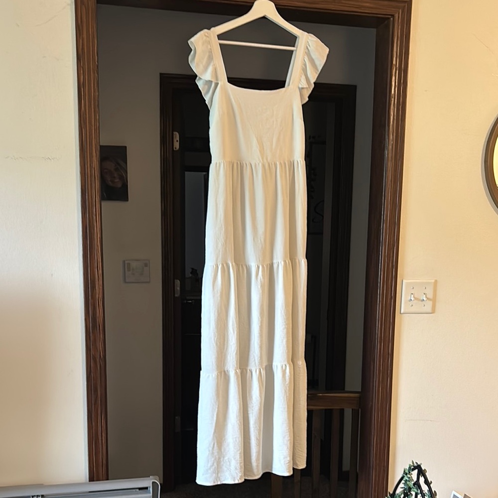 Elegant White Maxi Dress